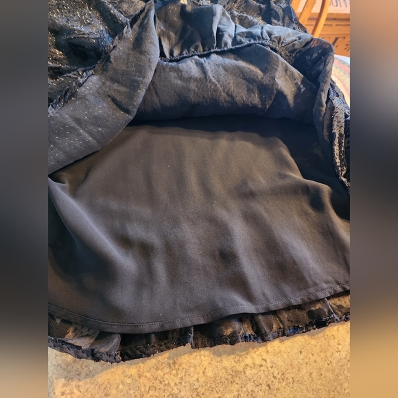 Express Black Velvet Floral Long Sleeve Blouse Size XL NWT - Picture 12 of 12